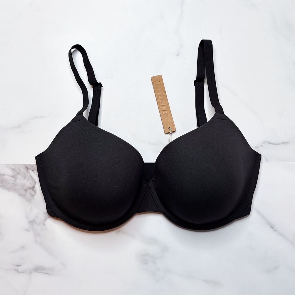 NWT Skims Fits Everybody T-Shirt Bra